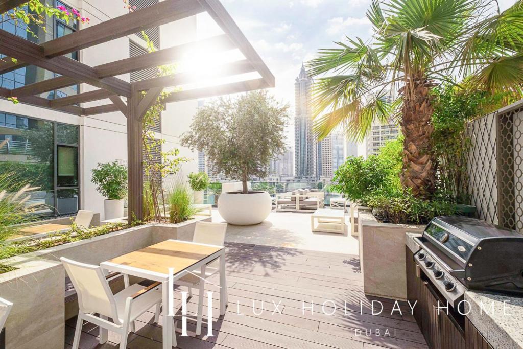 Lux Contemporary Suite With Full Marina View 6 Dubai Exterior photo